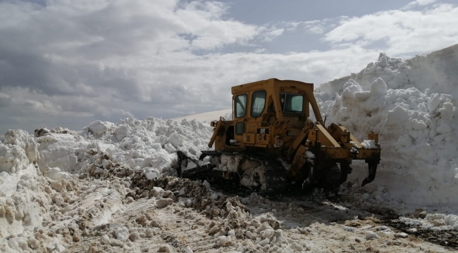 Erzurum'da 10 köy kar esaretinden kurtuluyor