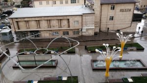 Erzurum'da aniden bastıran dolu yağışı vatandaşları hazırlıksız yakaladı