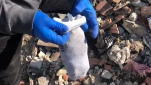 Harabeden çorap çorap uyuşturucu fışkırdı