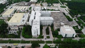 Kanser hastaları hekimlerine danışarak COVİD-19 aşısı olabilir