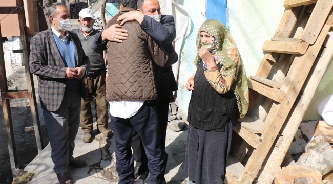 Öldü sandığı oğluna 15 yıl sonra kavuştu