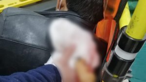 Oltu'da sırtından bıçaklanan şahıs hastaneye kaldırıldı