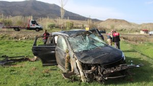 Olur Kaymakam ve Belediye Başkanını taşıyan araç şarampole yuvarlandı: 4 yaralı