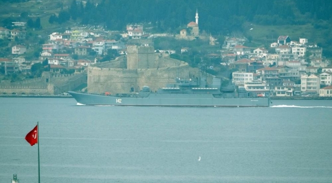 Rus savaş gemisi 'Novocherkassk' Çanakkale Boğazı'ndan geçti