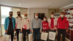 Şampiyon atletlere kutlama