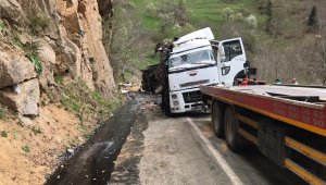 Zift dolu tanker devrildi