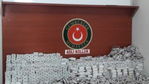 Aracın yakıt deposundan şarj cihazları çıktı