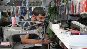 Ayakkabıcı tamircilerinin başını kaşıyacak vakti yok