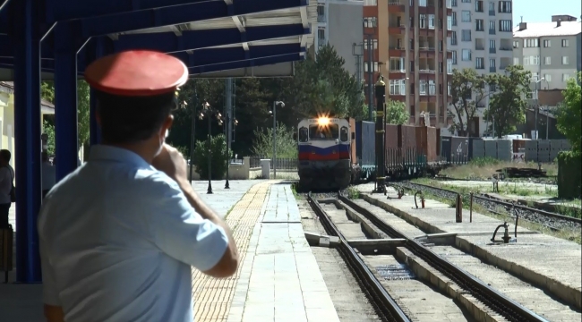 Çin'e gidecek olan 41 vagonlu 2 ihracat treni Erzurum'a ulaştı