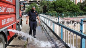 Kuruyan çayda balıklar nefes alsın diye