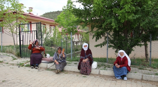 Şenkaya'nın Tunhalı'da iletişim çilesi