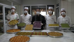 Tam 3 bin 500 tepsi sipariş var, yetiştiremiyorlar