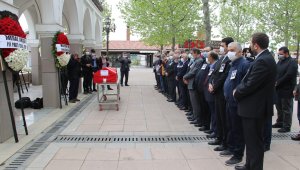 Ünlü Edebiyatçı Emine Işınsu, dualarla uğurlandı