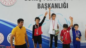 Ağrılı bayan güreşçi Türkiye şampiyonu oldu