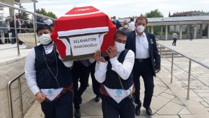 Babüroğlu'nun cenazesini dadaşlar taşıdı