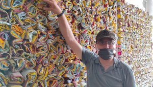 Çay paketlerini 13 yıldır atmadı, 4 bin çay paketini dekor olarak kullanıyor