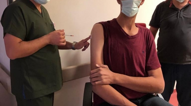 Dünyanın en uzun boylu adamı korona virüs aşısı oldu