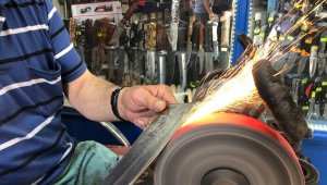 Kaliteli bıçak çeliği uzun süre bilemeden hizmet vermeye olanak sağlıyor