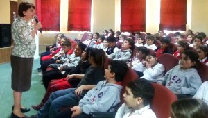 Mürüvvet öğretmenden oğlu Murat Demirtaş'ın anısına Hınıs'a kütüphane...