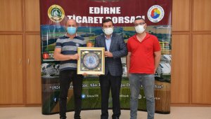 Sezonun ilk arpasını getiren çiftçiye, 100 litre mazot hediye edildi