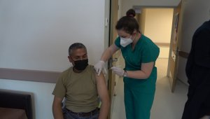 SGK'ya kayıtlı tüm çalışanlar aşılanmaya başladı