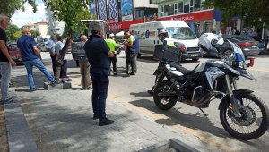 Emekli maaşını çektikten sonra minibüs çarptı ve sonuç...