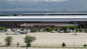Erzurum Havalimanından anlamlı anons