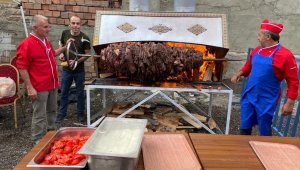 Oltu Belediyesinden 400 kiloluk cağ döneri