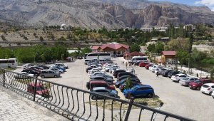 Tortum Şelalesi'ne ziyaretçi akını