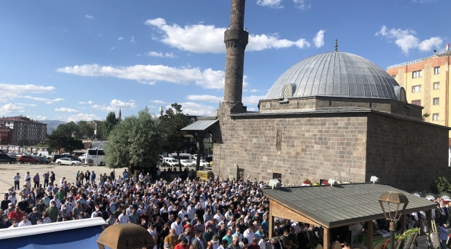 TÜRSAB Kuzeydoğu Anadolu BTK Başkanı Kürşat Özeken son yolculuğuna uğurlandı