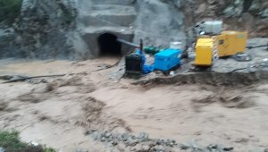 5 gün önce sel sularına kapılan işçiyi arama çalışmaları sürüyor