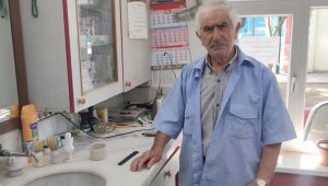 60 yıldır makası elinden düşmüyor