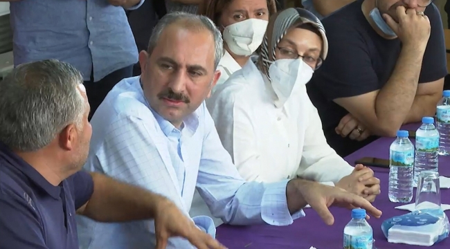 Adalet Bakanı Gül: "Yanan alanlara tek bir çivi çakılmasına izin vermeyeceğiz"