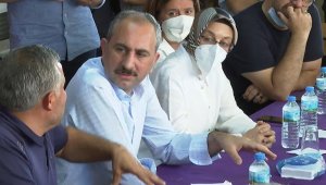 Adalet Bakanı Gül: "Yanan alanlara tek bir çivi çakılmasına izin vermeyeceğiz"