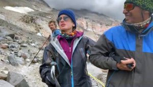 Ağrı Dağı ilk defa görme engelli bir kadını ağırladı