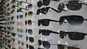 Camın rengi değil UV koruması önemli