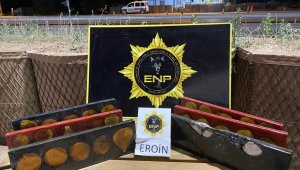 Ele geçirdikleri eroin maddesiyle 'aşı ol' yazıp, çağrıda bulundular