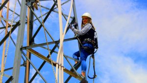 Erkek işi algısını yıktı, arızalara kadın eli değdi