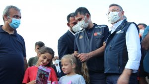 'Fuat dede' oyuncak dağıttı...