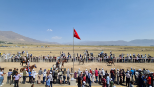 Rahvan at yarışları hayli ilgi gördü