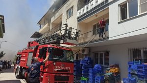 Şarj cihazından çıkan yangın evi küle çevirdi