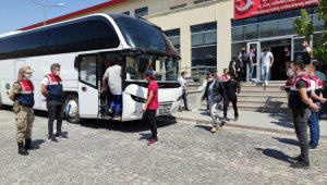 Türkiye'ye kaçak girenler sınır dışı ediliyor