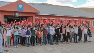Açılışı yapılan kütüphaneye şehit öğretmen Necmettin Yılmaz'ın ismi verildi