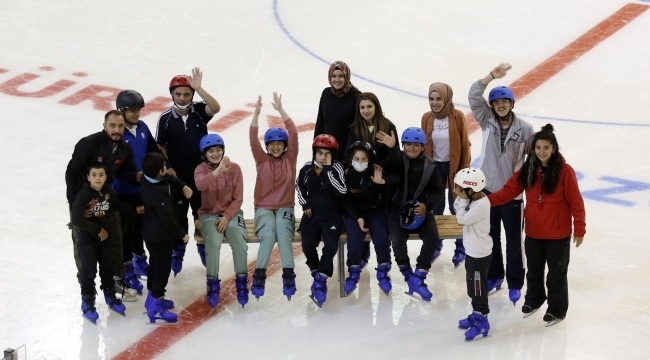 Büyükşehir, engelli çocuklar için buz pateni kursu açtı
