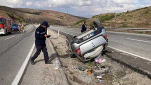 Direksiyon hakimiyetini kaybeden otomobil takla attı