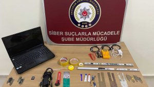 Erzurum'da ATM'lere kart kopyalayan 2 zanlı yakayı ele verdi