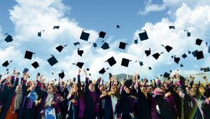 ETÜ'de mezuniyet coşkusu