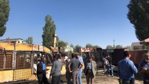 Pasinler'de korkutan yangın: 12 dükkan kullanılamaz hale geldi