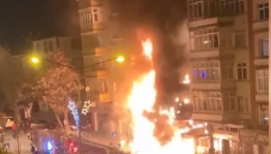 5 katlı bina küle döndü: Yanan evlerini gözyaşları içerisinde izlediler