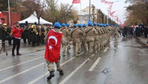 7'den 70'e yağmur altında Cumhuriyet Bayramını kutladılar